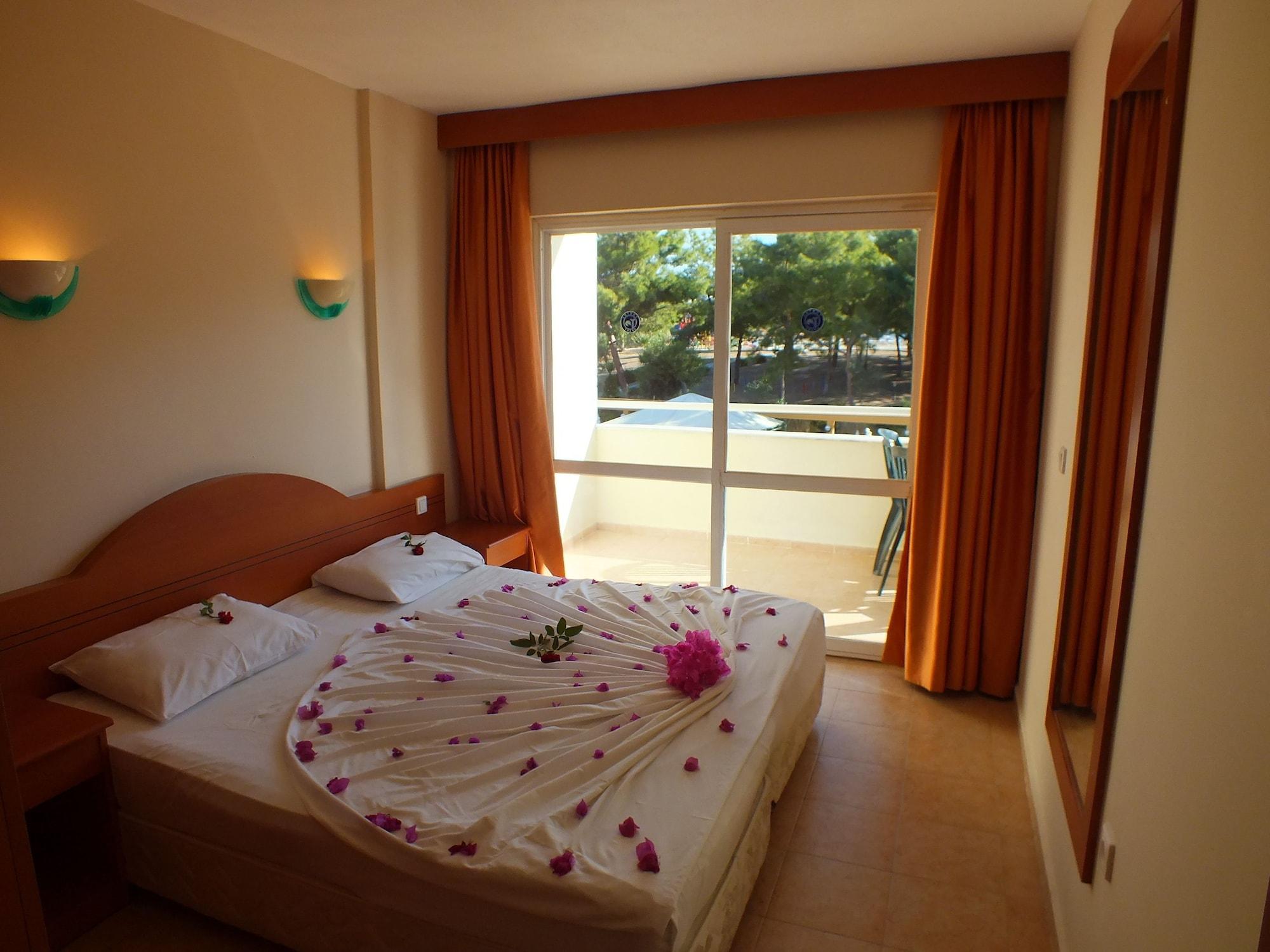 Tuntas Family Suites Kusadası Eksteriør billede